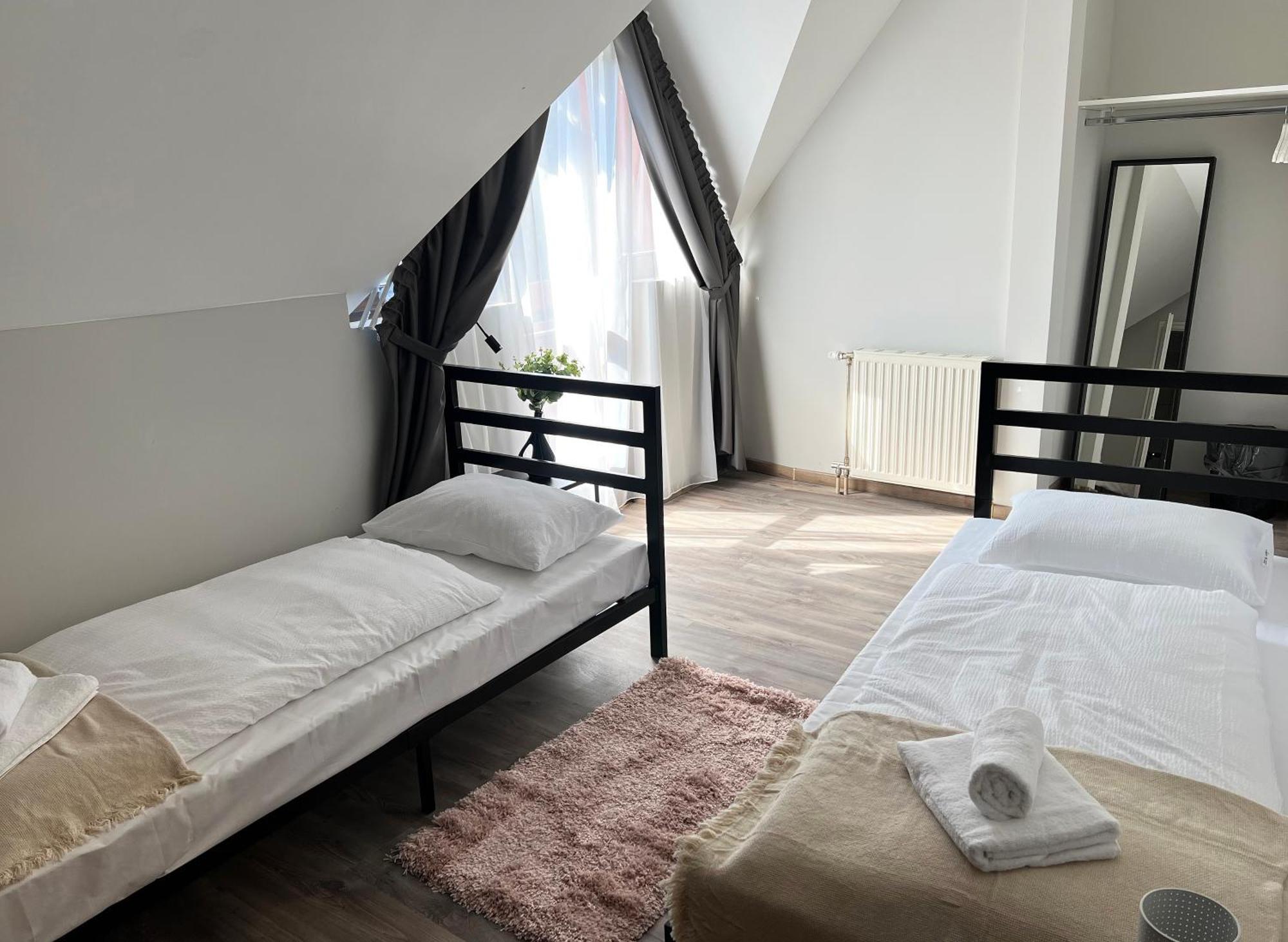 Nussbaum Panzio Hotell Keszthely Rum bild